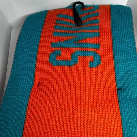 NFL Miami Dolphins Scarf Tassel and Pom Pom Beanie & Scarf Set Football Game - Picture 3 of 3
